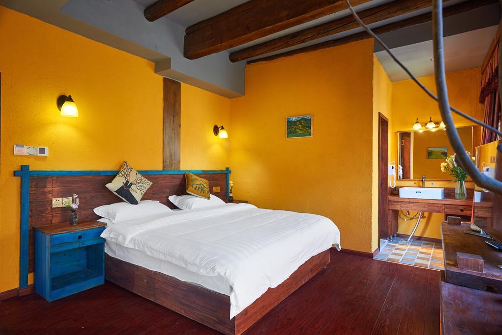 Jiumi Snow Mountain Original Art Hotel แชงกรีลา ภายนอก รูปภาพ