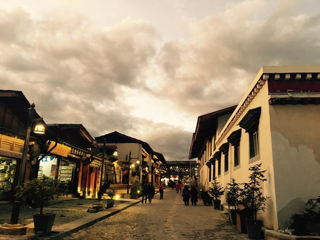 Jiumi Snow Mountain Original Art Hotel แชงกรีลา ภายนอก รูปภาพ