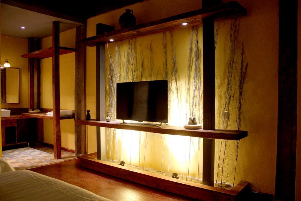 Jiumi Snow Mountain Original Art Hotel แชงกรีลา ภายนอก รูปภาพ
